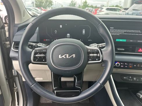 Used 2025 Kia Carnival SX FWD image 19