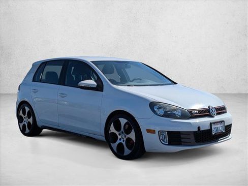 Used 2013 Volkswagen Golf 4-Door FWD image 3