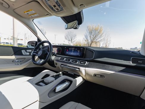 New 2026 Mercedes-Benz GLS 450 4MATIC image 19
