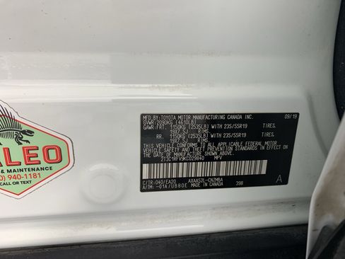Used 2019 Toyota RAV4 XLE Premium FWD image 13