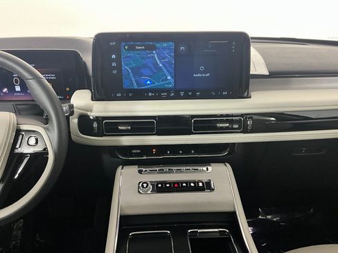 Used 2025 Lincoln Aviator Reserve image 12