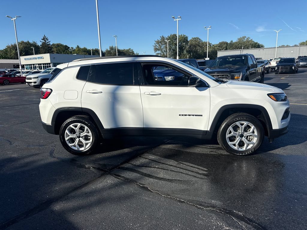 Used 2025 Jeep Compass Latitude AWD/4WD image 6