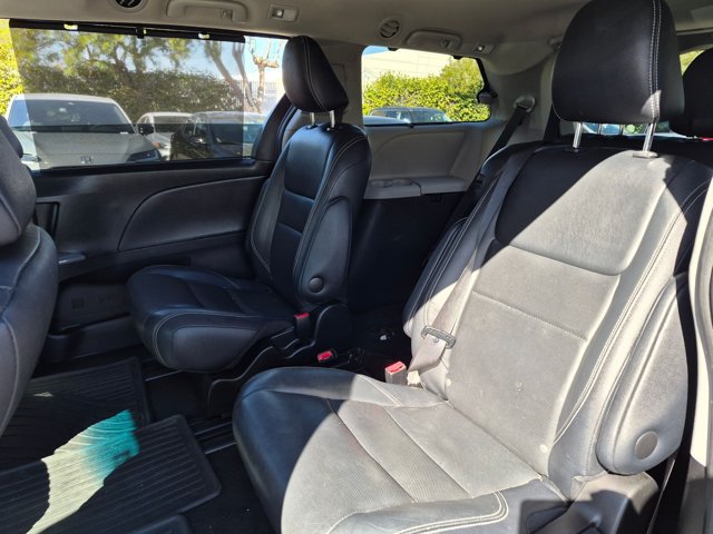 Used 2017 Toyota Sienna SE FWD image 16