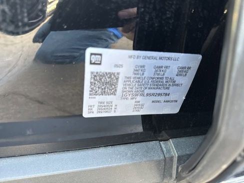 Used 2025 Cadillac Escalade Sport w/ Touring Package image 32