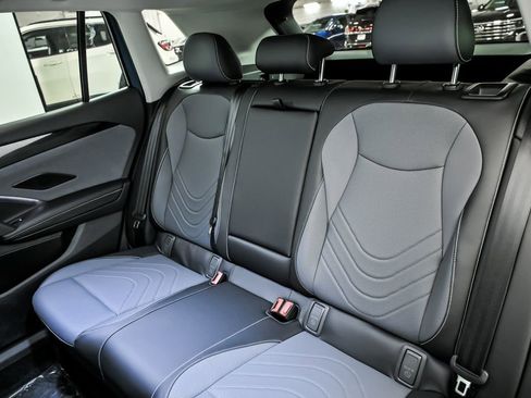 New 2026 Volkswagen Tiguan SE image 9