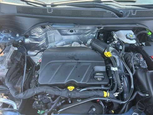 Used 2025 Buick Envista Preferred w/ Convenience II Package FWD image 32