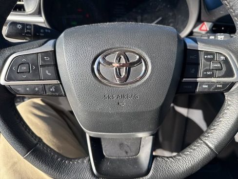 Certified 2023 Toyota Sienna XLE image 9