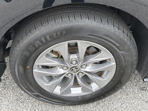 Certified 2024 Toyota Sienna LE image 27