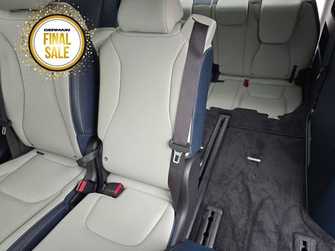 Certified 2025 Kia Carnival SX image 16