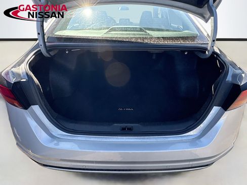 Used 2024 Nissan Altima 2.5 SV image 32