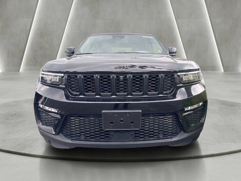 Used 2023 Jeep Grand Cherokee Limited w/ Luxury Tech Group II AWD/4WD image 2