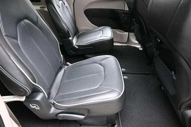 Used 2024 Chrysler Pacifica Limited AWD/4WD image 28