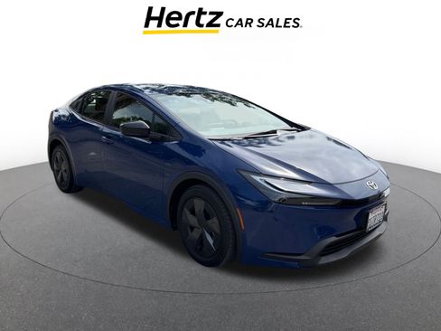 Used 2025 Toyota Prius LE image 1