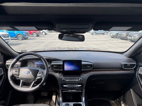 Used 2020 Ford Explorer Limited w/ Class III Trailer Tow Package image 12