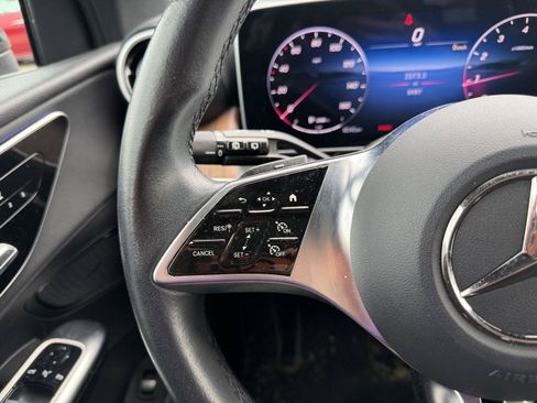Certified 2025 Mercedes-Benz GLC 300 4MATIC image 11