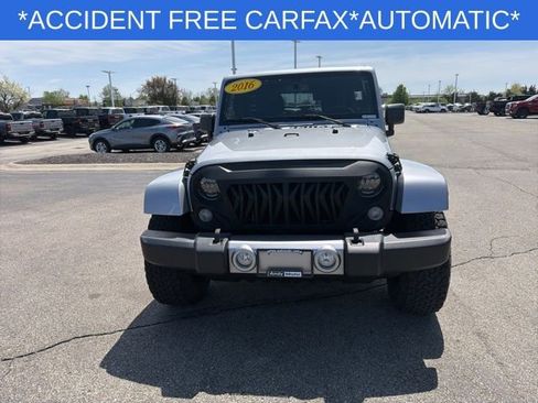 Used 2016 Jeep Wrangler Unlimited Sahara w/ Dual Top Group image 4