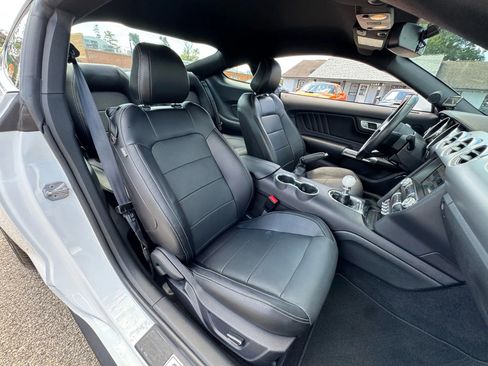 Used 2019 Ford Mustang GT Premium image 28