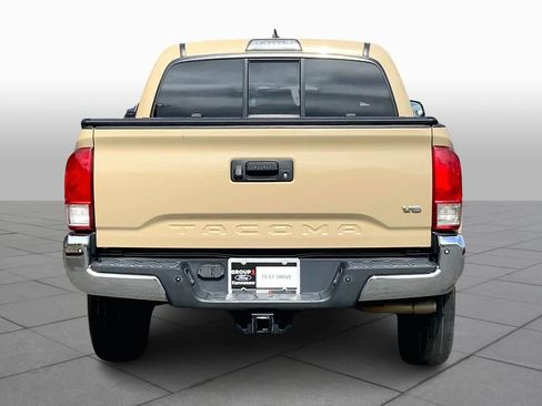 Used 2017 Toyota Tacoma SR5 w/ Tow Package image 5