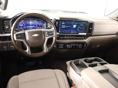 Used 2024 Chevrolet Silverado 3500 LT image 2