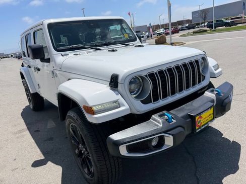 Used 2024 Jeep Wrangler Unlimited Sahara AWD/4WD image 8