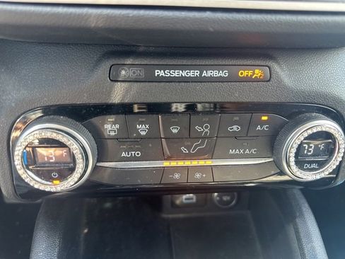 Used 2021 Ford Escape SE w/ SE Sport Appearance Package image 16