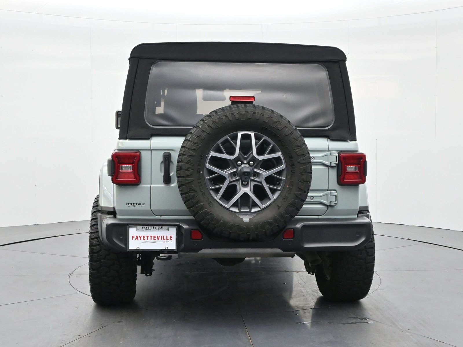 Used 2024 Jeep Wrangler Unlimited Sahara w/ Safety Group AWD/4WD image 7