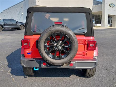 Used 2024 Jeep Wrangler Unlimited Sahara AWD/4WD image 5