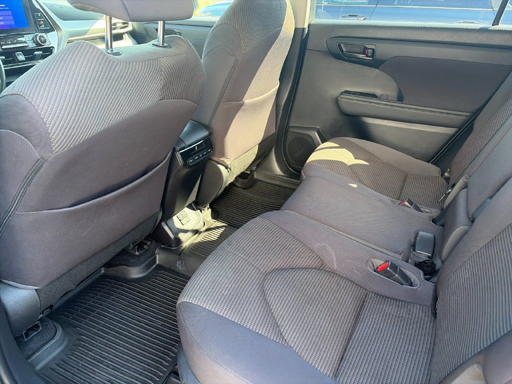 Used 2023 Toyota Highlander LE FWD image 14