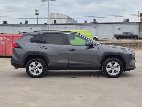 Used 2021 Toyota RAV4 XLE FWD image 7