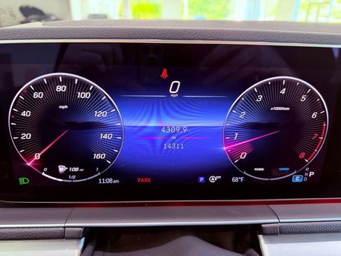 Used 2024 Mercedes-Benz GLE 350 4MATIC w/ Winter Package image 24