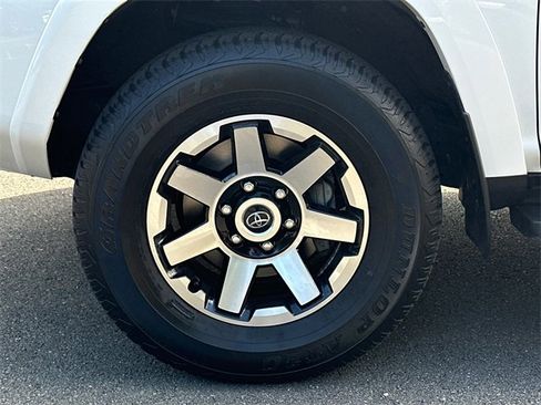 Certified 2024 Toyota 4Runner TRD Off-Road image 4