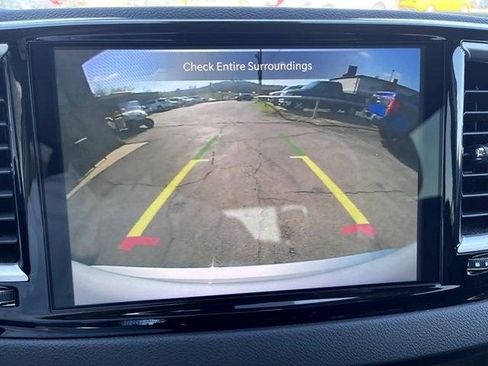 Used 2024 Chrysler Pacifica Touring-L FWD image 16