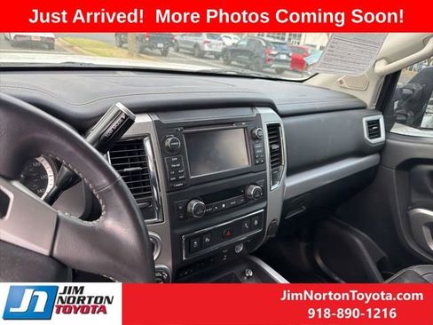 Used 2017 Nissan Titan PRO-4X w/ Pro-4x Convenience Package image 12