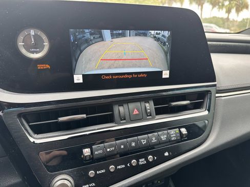 Certified 2023 Lexus ES 350 w/ Premium Package image 27