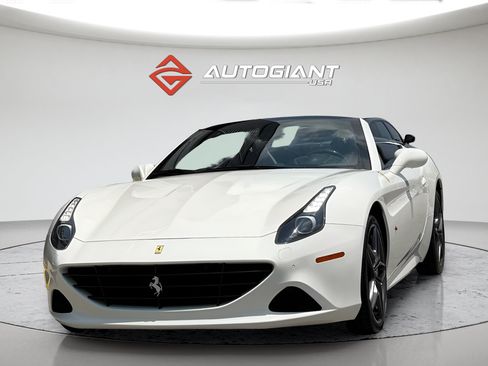 Used 2015 Ferrari California T RWD image 8