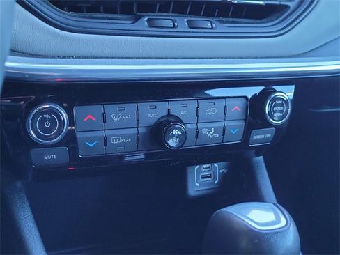 Certified 2024 Jeep Compass Limited image 11