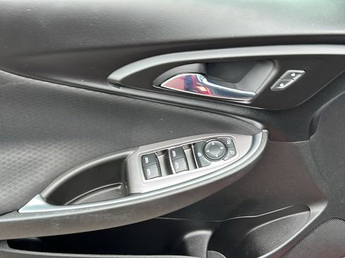 Used 2018 Chevrolet Malibu LT image 17