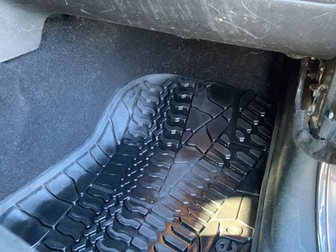 Used 2018 Jeep Wrangler Unlimited Sport S image 40