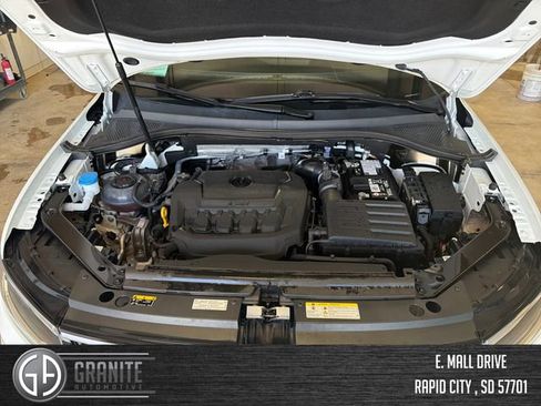 Used 2024 Volkswagen Tiguan SE w/ Panoramic Sunroof Package image 22