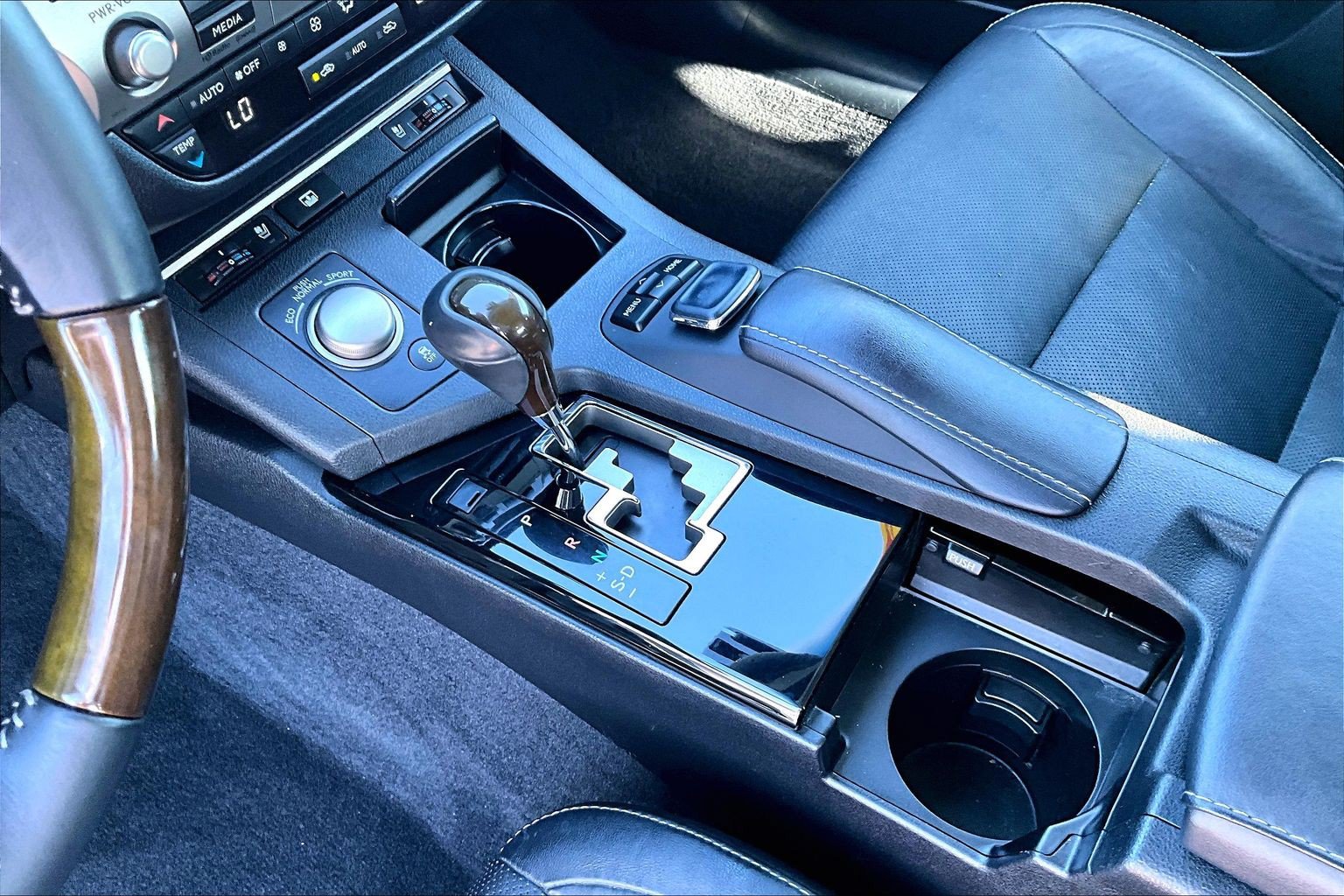 Used 2015 Lexus ES 350 w/ Luxury Package FWD image 13