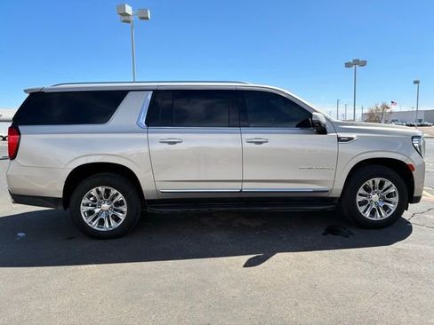 Used 2022 GMC Yukon XL Denali image 7