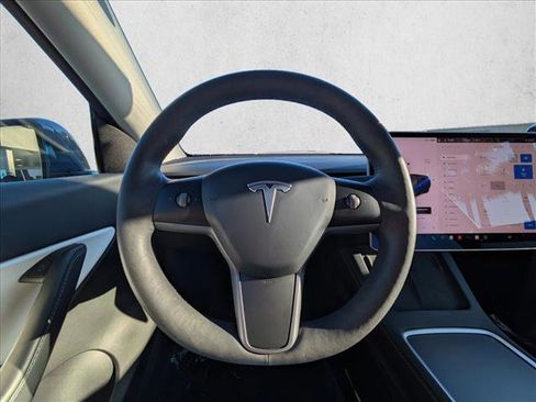 Used 2021 Tesla Model Y Long Range image 12