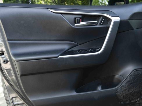 Used 2020 Toyota RAV4 XLE Premium FWD image 35