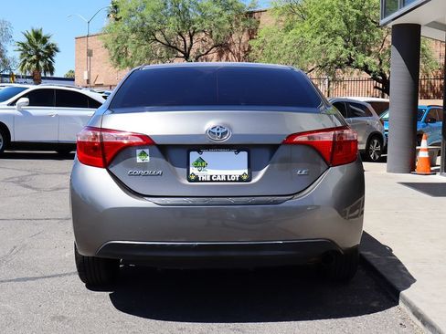 Used 2018 Toyota Corolla LE w/ Carpet Mat Package (TMS) FWD image 11