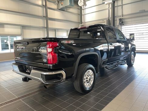 Used 2024 Chevrolet Silverado 2500 LT w/ Convenience Package image 23