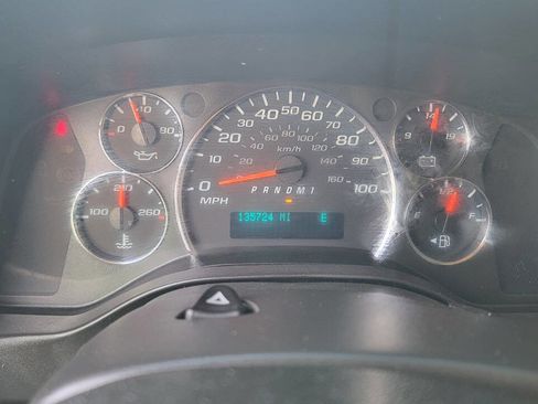 Used 2018 Chevrolet Express 2500 w/ Driver Convenience Package image 31