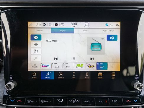 Used 2023 Jeep Wagoneer Series III w/ Premium Group I AWD/4WD image 19