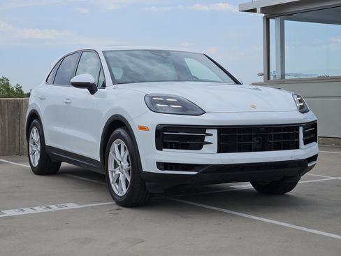 Certified 2026 Porsche Cayenne AWD/4WD image 10