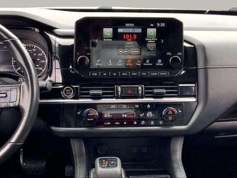 Used 2023 Nissan Pathfinder SL image 9