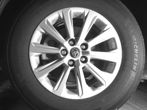 Used 2025 Toyota Grand Highlander FWD image 12
